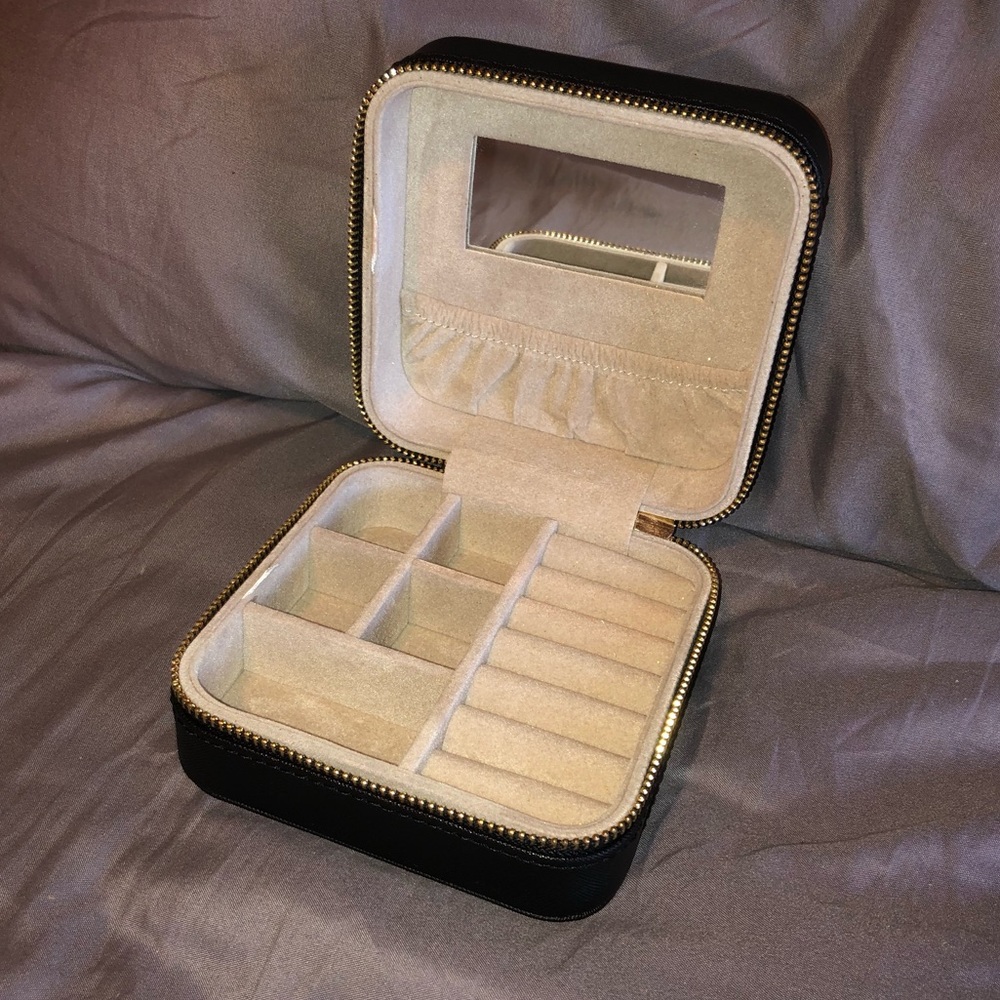 NWOT black travel jewelry case